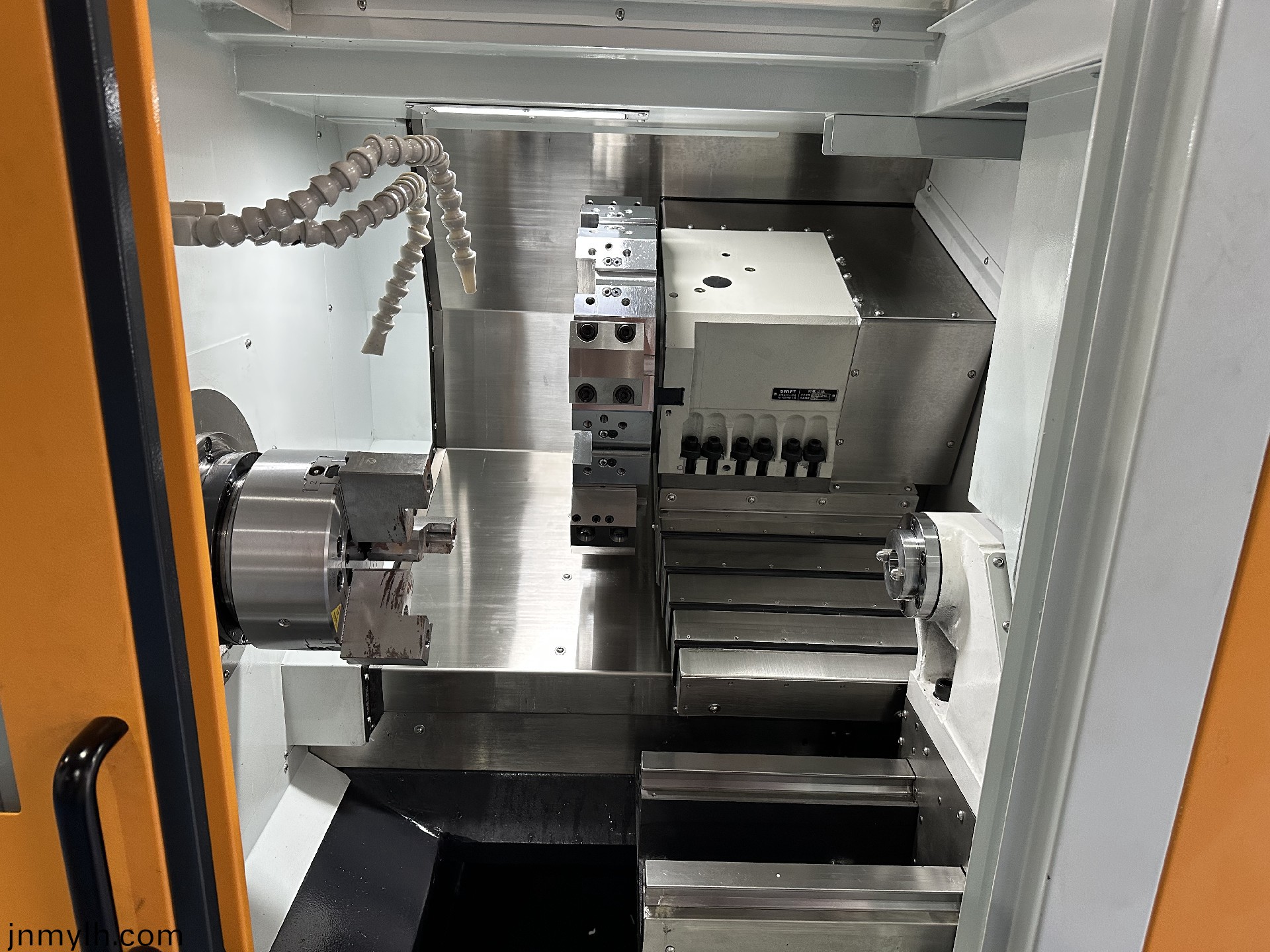 刀(dao)墖(ta)數(shù)控(kong)車(chē)牀(chuang)（可(ke)加工400長(zhǎng)(zhang)）